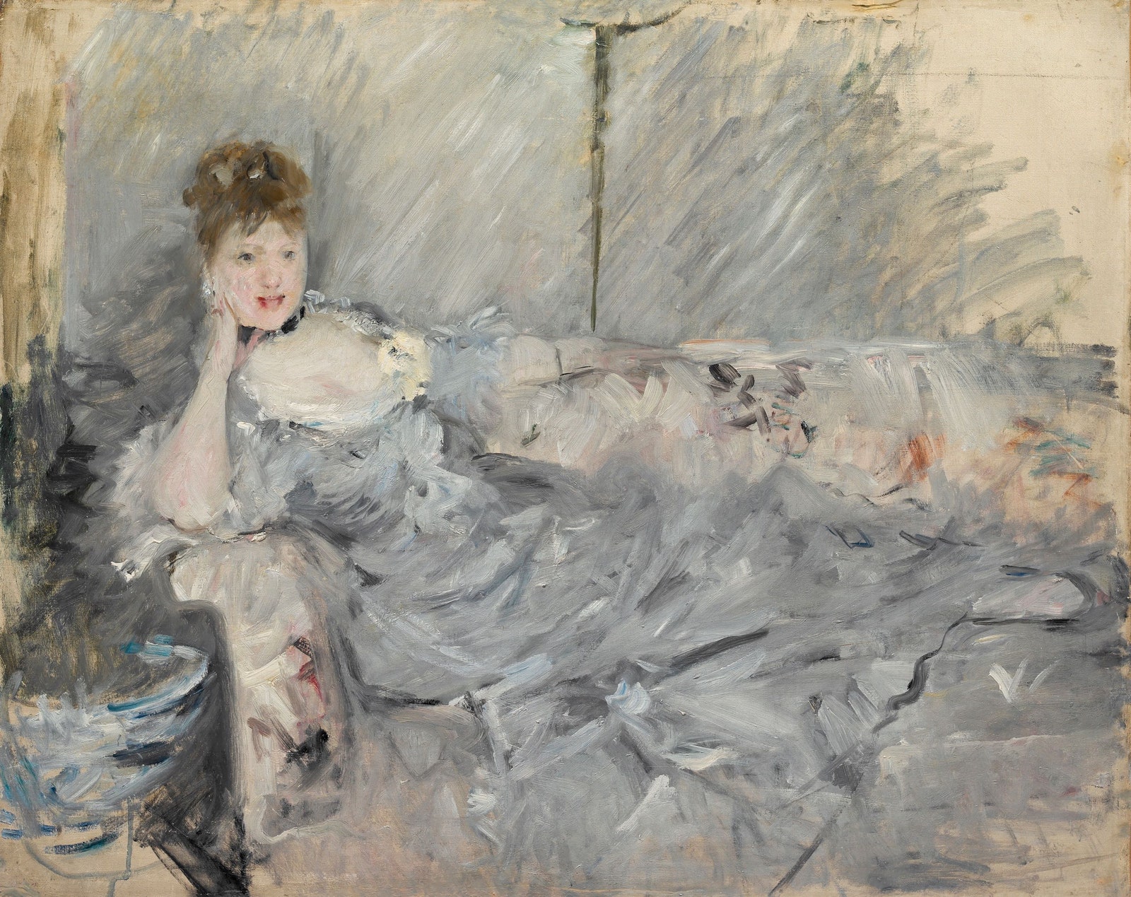 贝尔特·莫里索，《斜倚着的灰衣女子》（Young Woman in Grey Reclining），1879