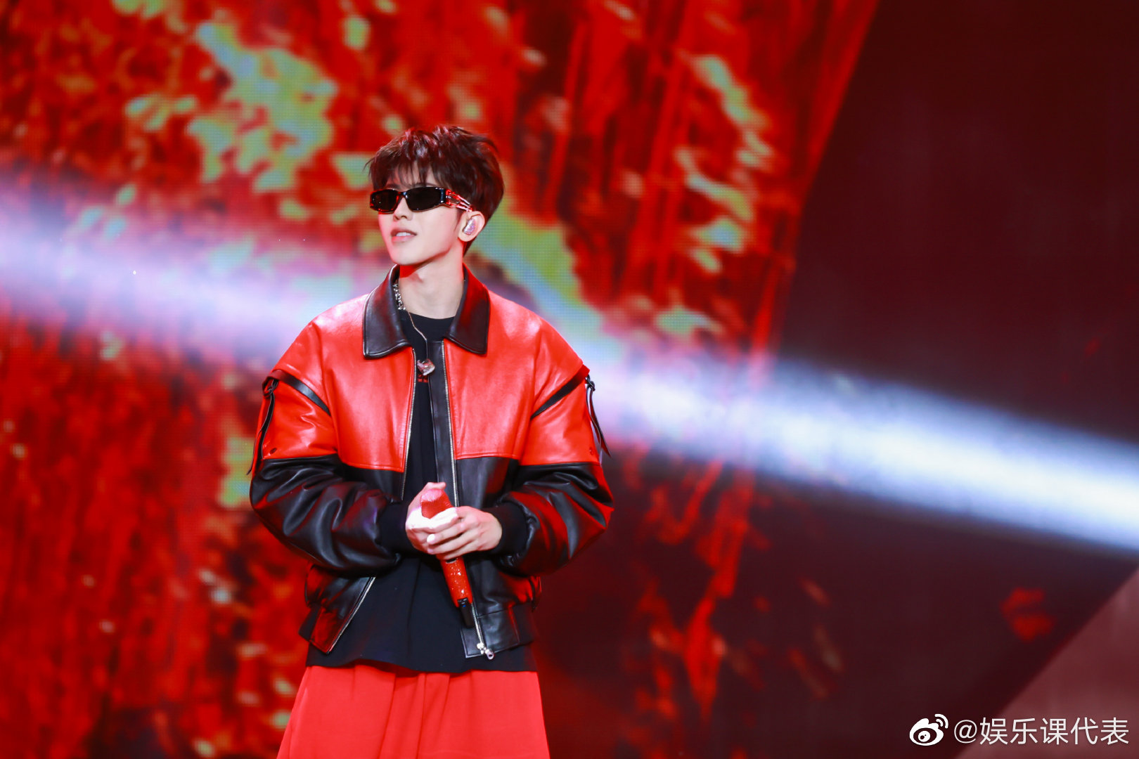 20230325，微博之夜@蔡徐坤 舞台《现象》官拍图有！|蔡徐坤|舞台|课代表_新浪新闻