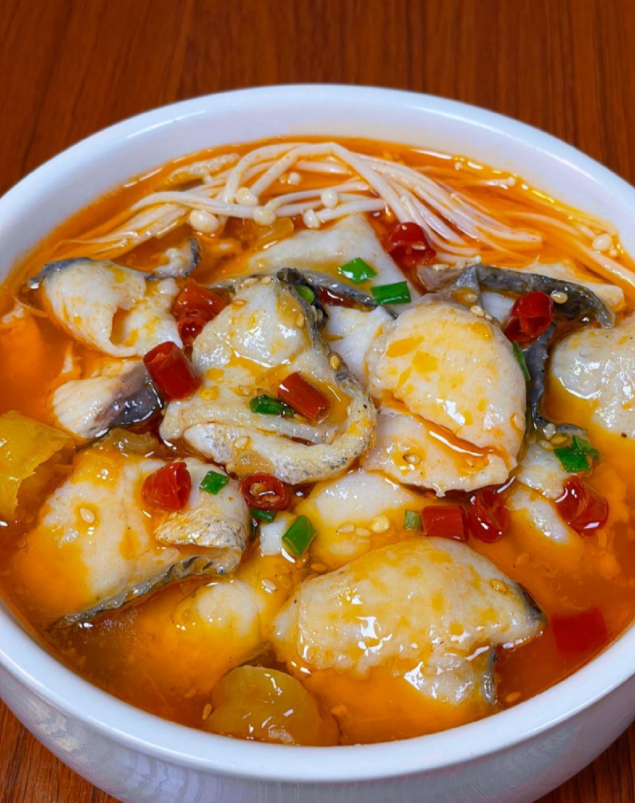 做法13斤左右黑鱼一条,鱼片可以做一份水煮鱼,再做一份番茄鱼片小朋友