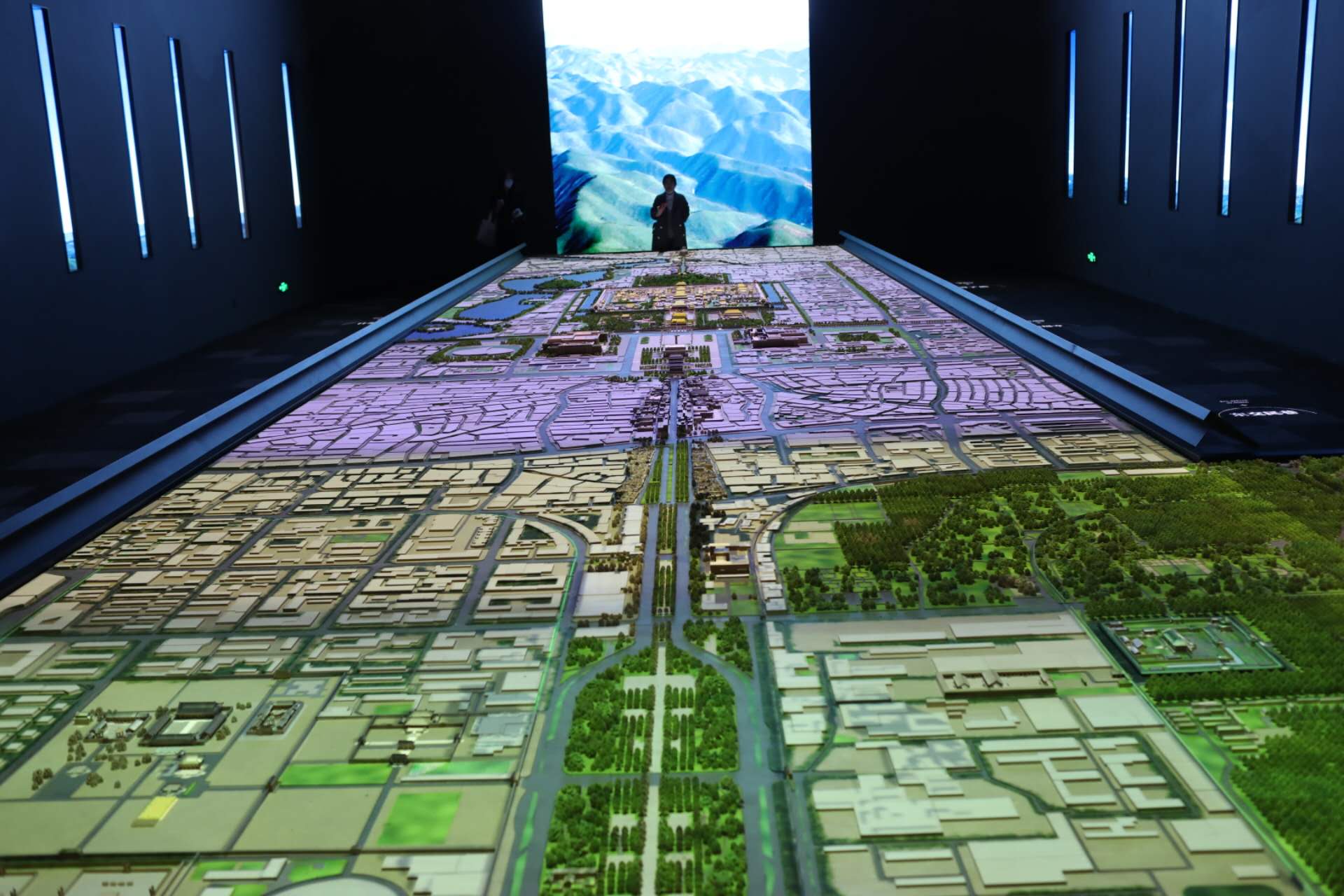 精心制作的16米长的中轴线沙盘,揭示北京中轴线融合礼乐 ,安阳