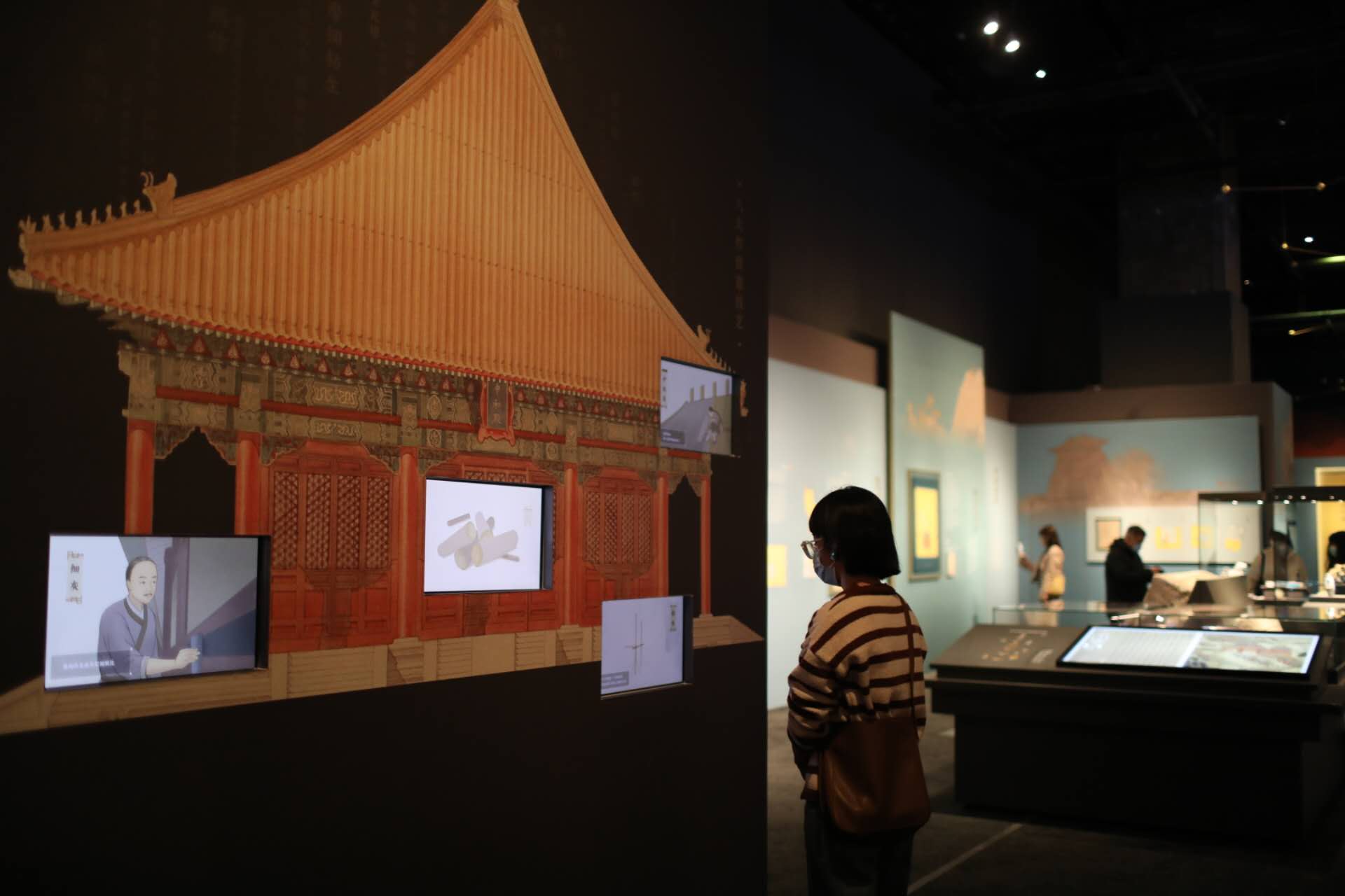 历史发展 ,首都博物馆隆重举办了"辉煌中轴"展览.