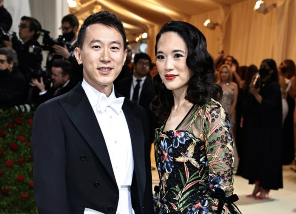 精英出圈!周受资太太更多信息被曝光,大佬背后的女人才是赢家|TikTok_新浪财经_新浪网