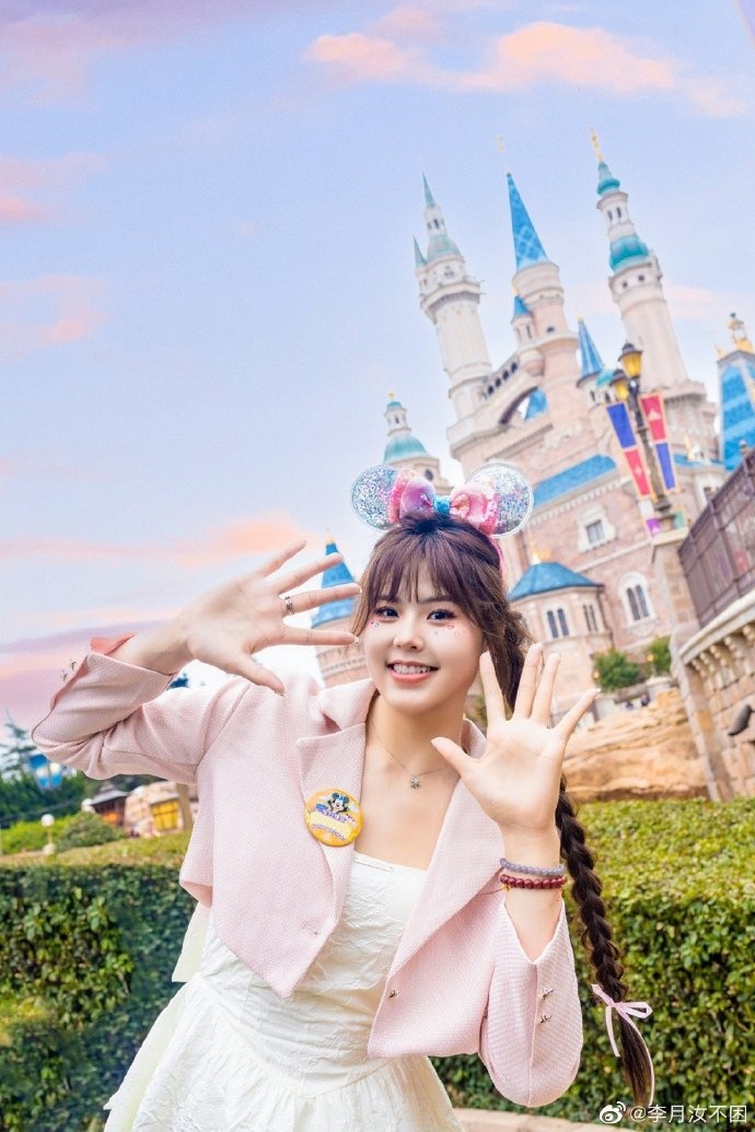 海量美照来袭李月汝我的24岁也要成为勇敢且成熟的大人