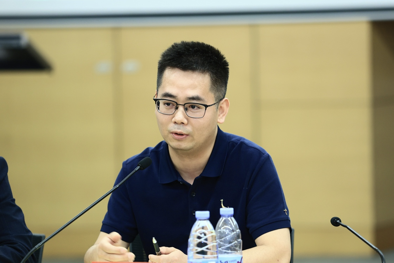 会议发起人上海交通大学郑戈教授作报告.