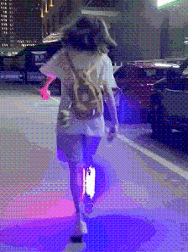 地震幸存的“钢腿女孩” 没躲过网暴，希望网络上多一些正能量