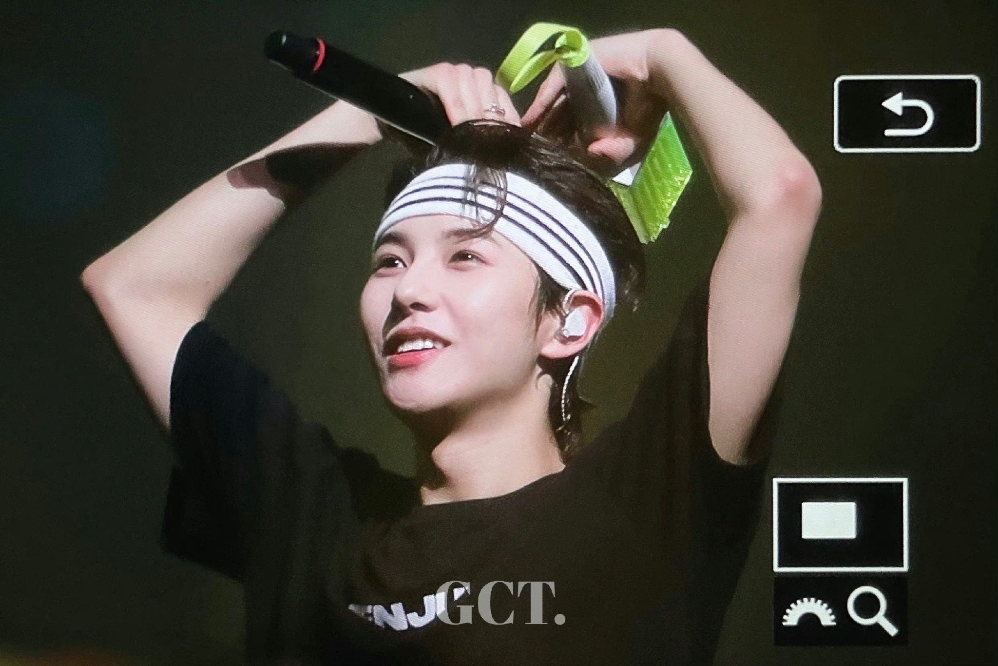 黄仁俊晒伦敦演唱会随拍啦！可爱发带小宝