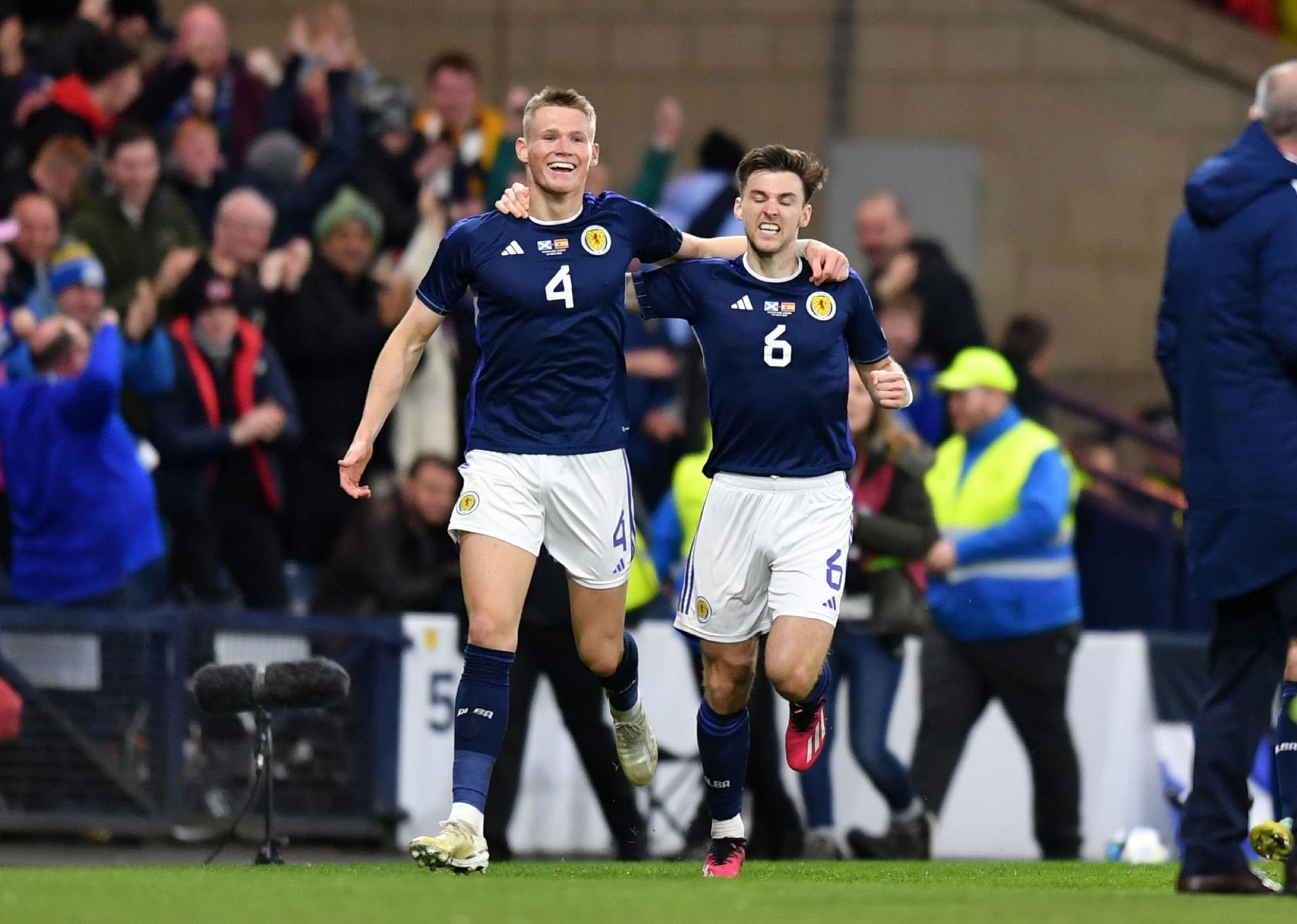 今天凌晨蒂尔尼继续代表苏格兰代表队首发出战