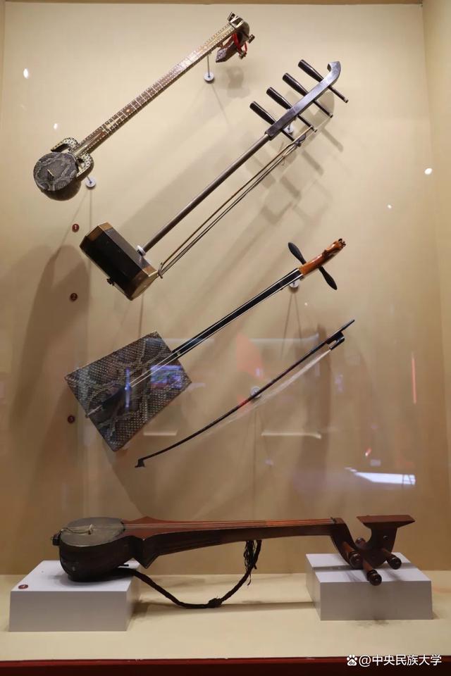 民族乐器展示.(石建杭 摄)