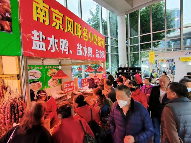 比如,青川木耳,泸州赶黄草,资中冬菜,通江银耳,彭州九尺板鸭,剑门土鸡