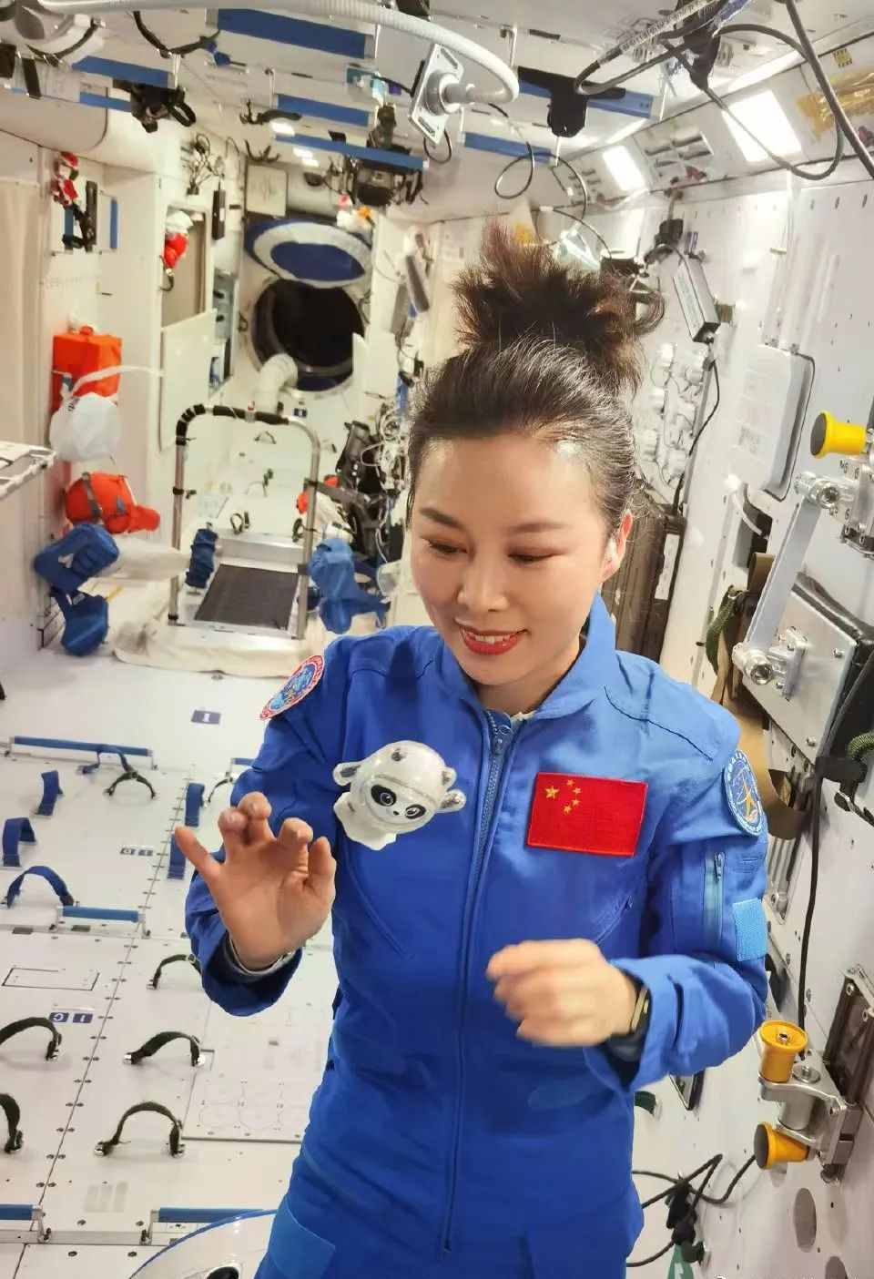 为中国航天事业奋斗终生的追梦人|王亚平|奋斗|飞行员_新浪新闻