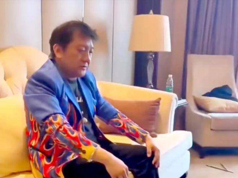 杨臣刚是过气歌手? 44岁收徒，人家不声不响挣了几亿|杨臣刚|老鼠爱大米|大姐_新浪新闻