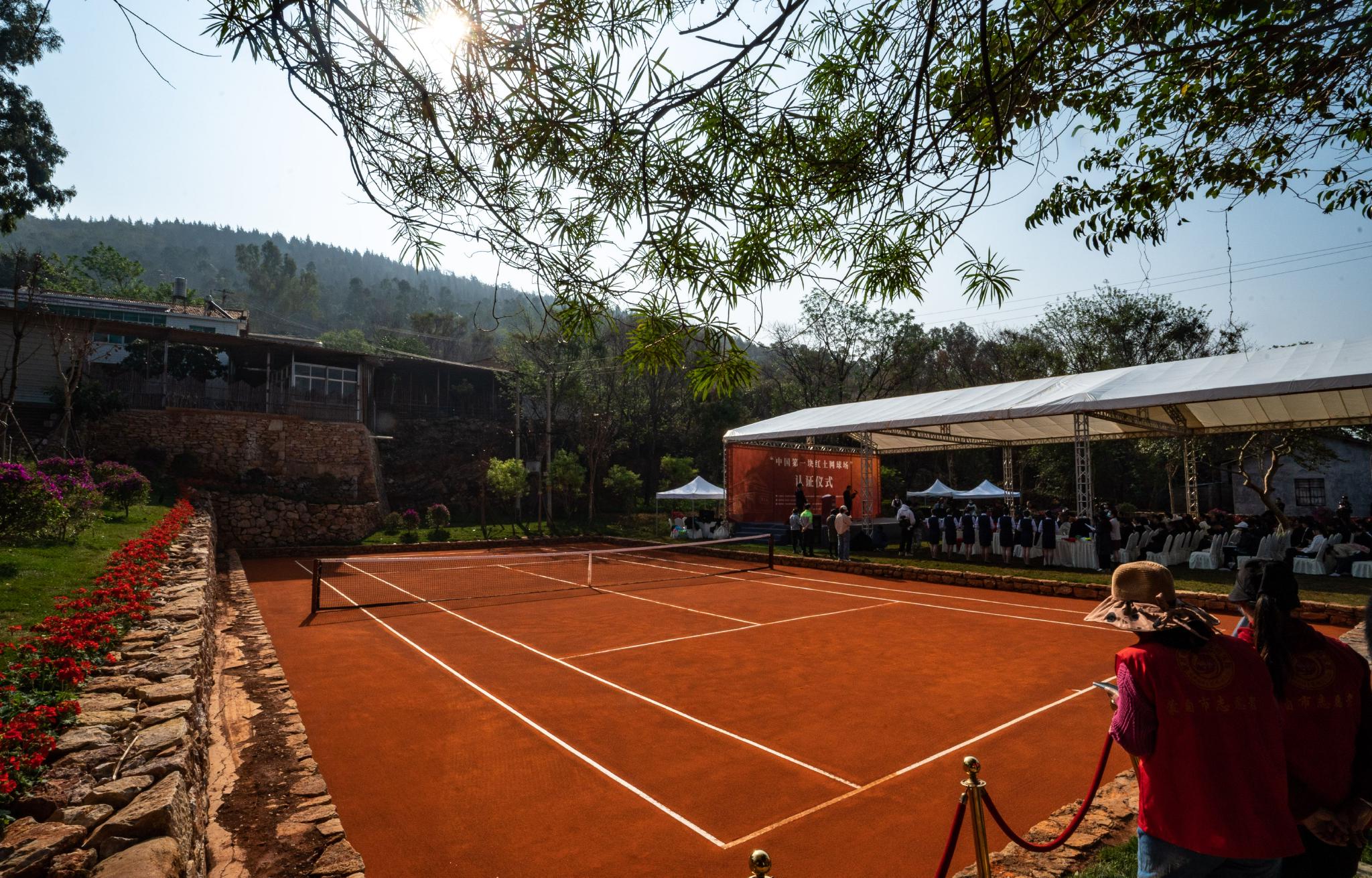 "中国第一块红土网球场"在云南蒙自揭牌|江文耀|云南|中国_新浪新闻