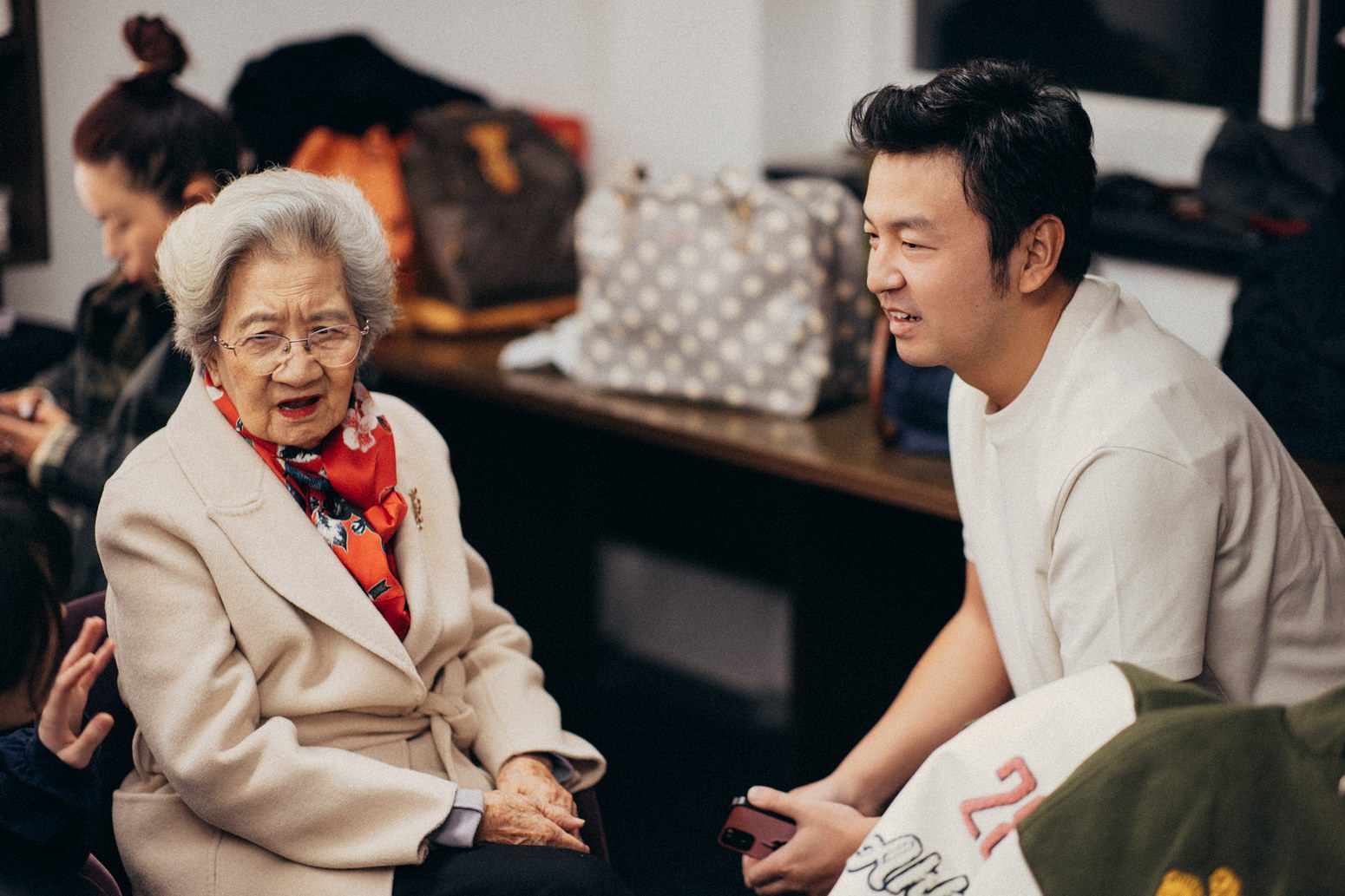 陈奇(左)和雷佳音