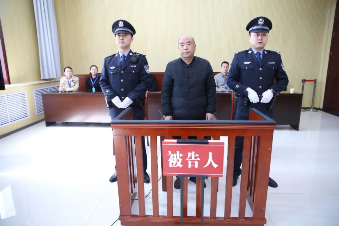 被控单独及伙同他人受贿超九千万,甘肃岷县原县委书记郭世杰受审