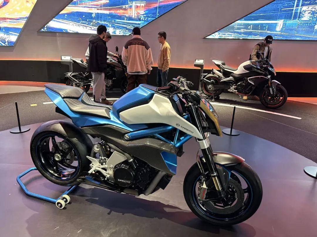 摩托车成为大玩具越来越多年轻人买单