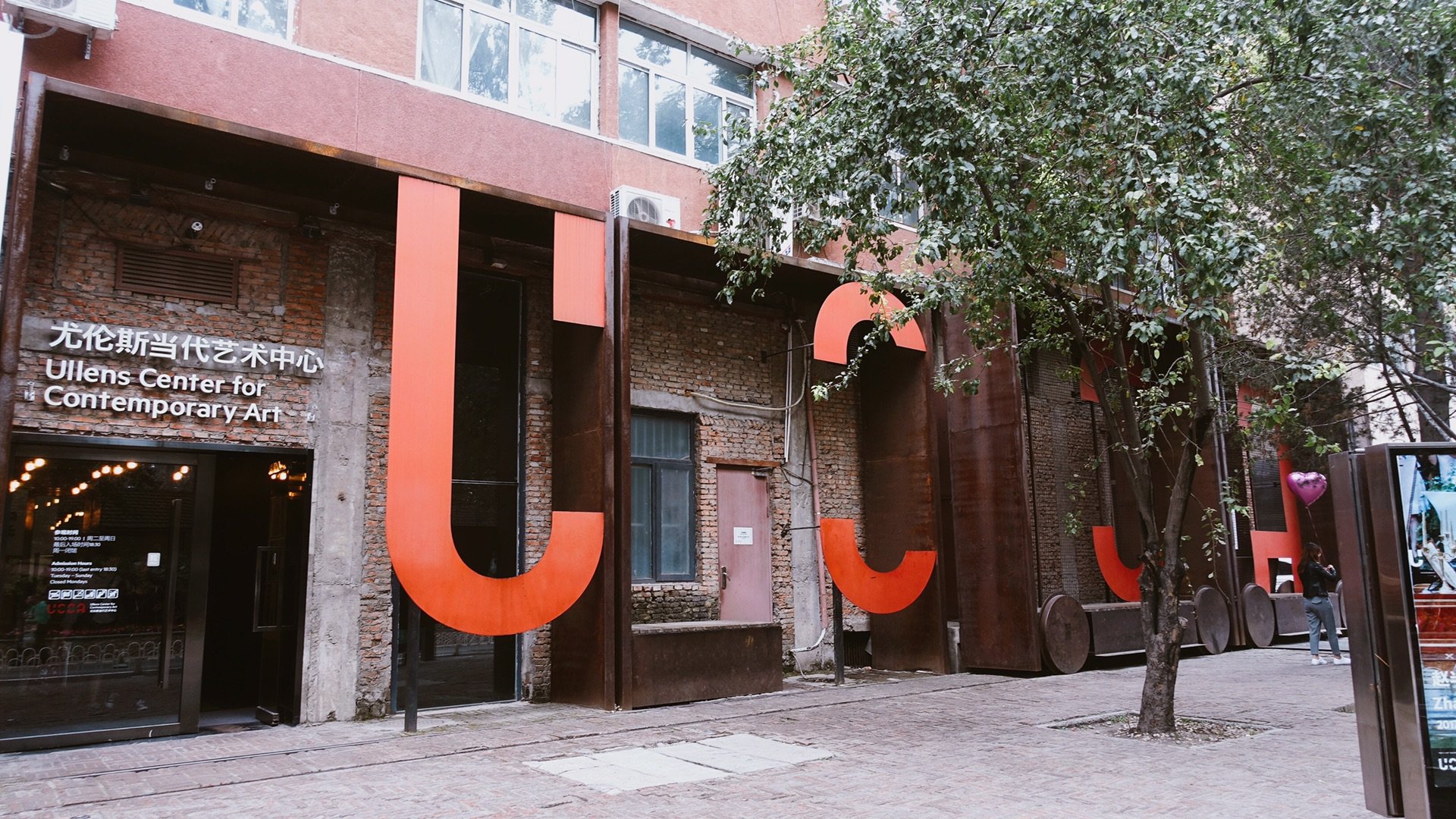 尤伦斯创始人被继子枪杀,事发现场在汽车内连开多枪当场死亡