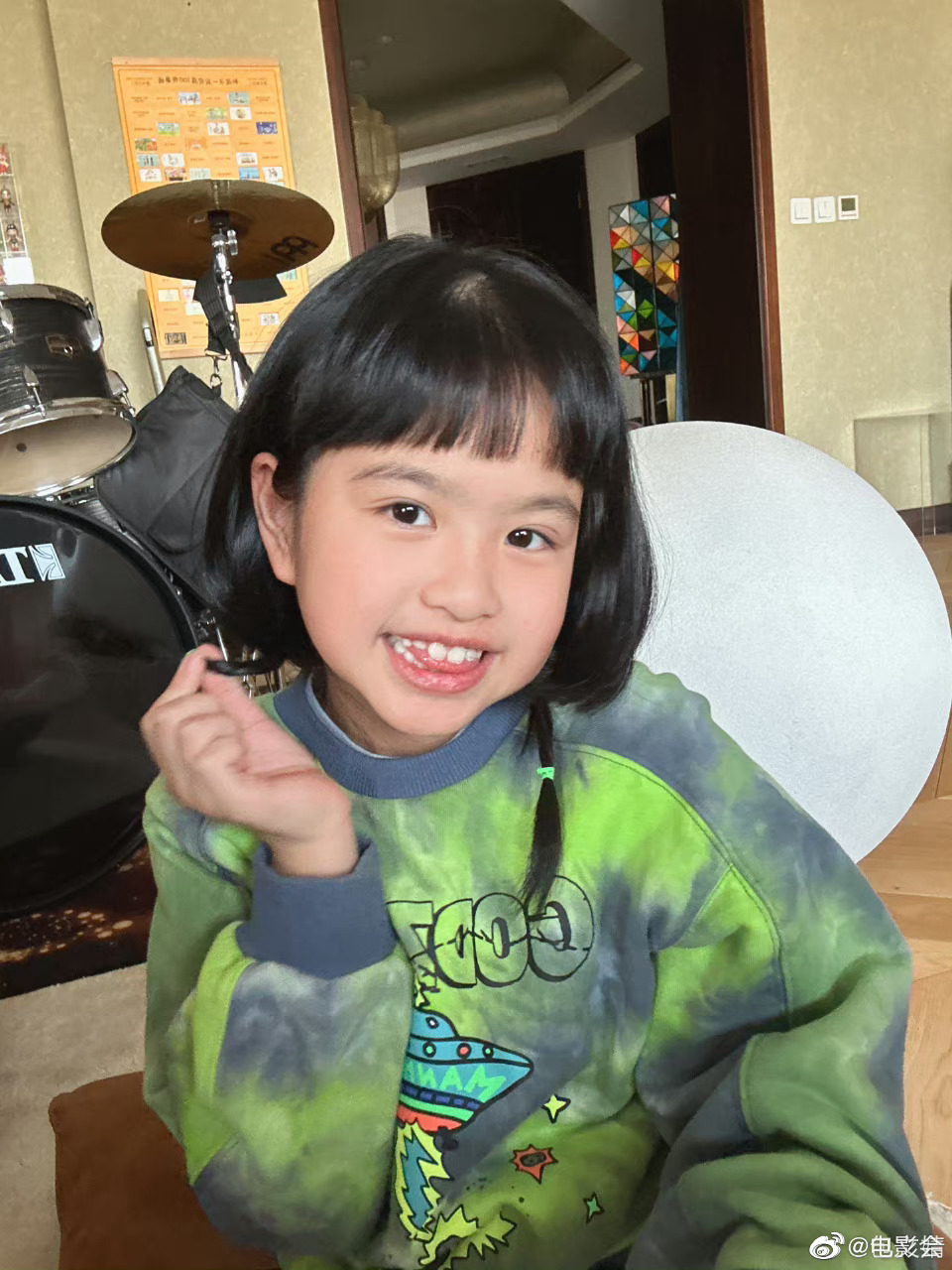 包文婧晒照为女儿包可艾庆祝八岁生日……|包贝尔|近照|包饺子|可爱_新浪新闻