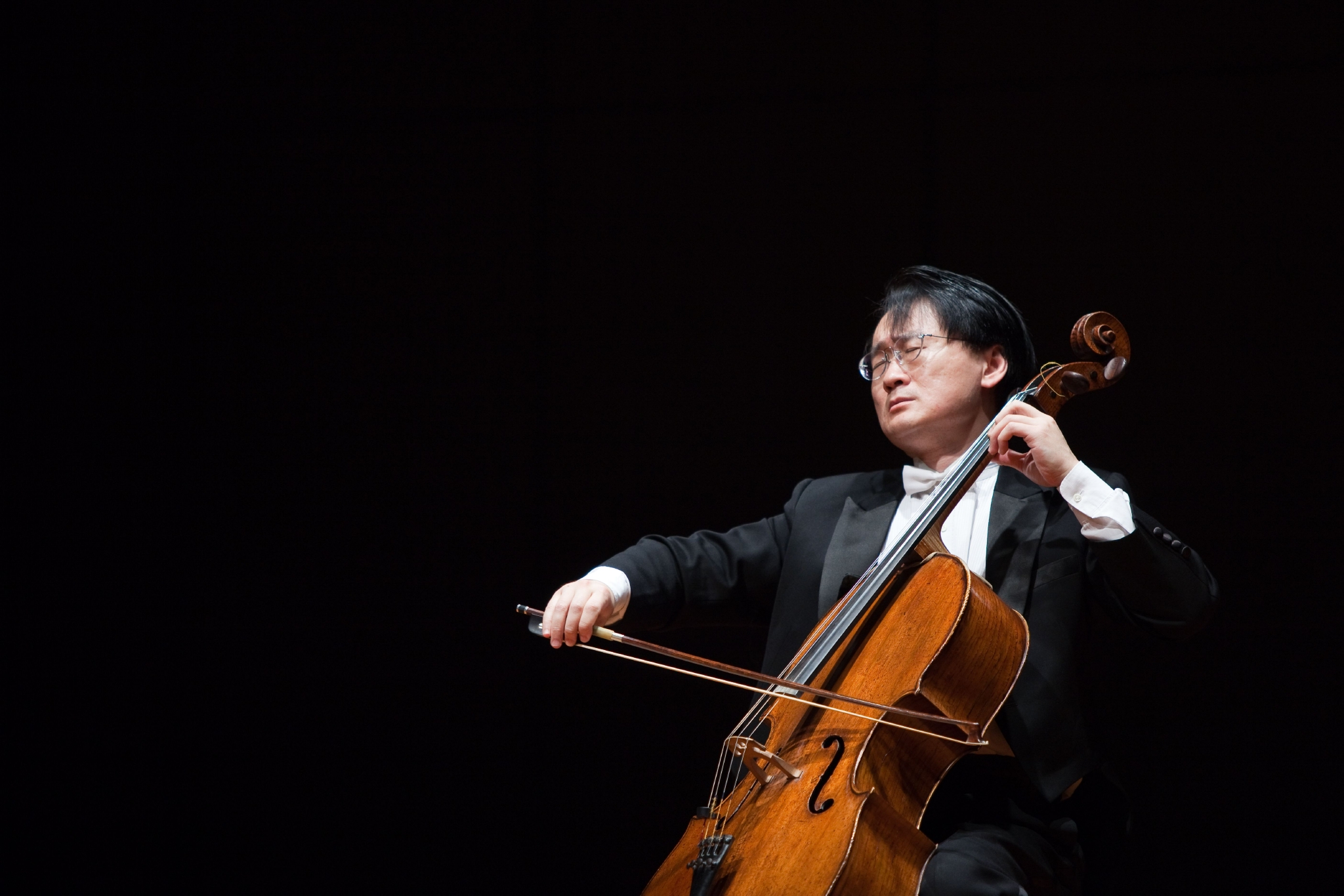 和大提琴家王健漫游音乐街区,听他讲过去的故事|王健_新浪财经_新浪网