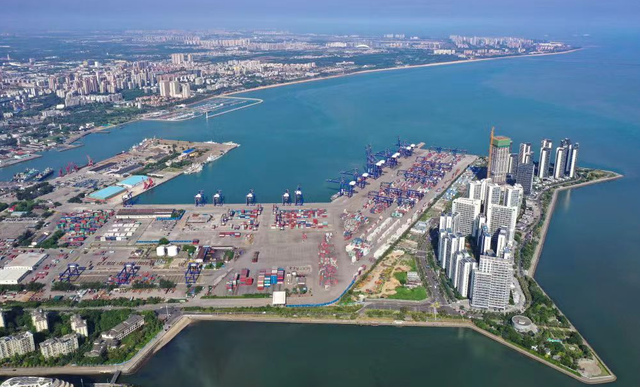 作为海南自贸港全岛封关运作第一批建设项目之一，海口秀英港将进行升级改造。新华社记者 郭程摄