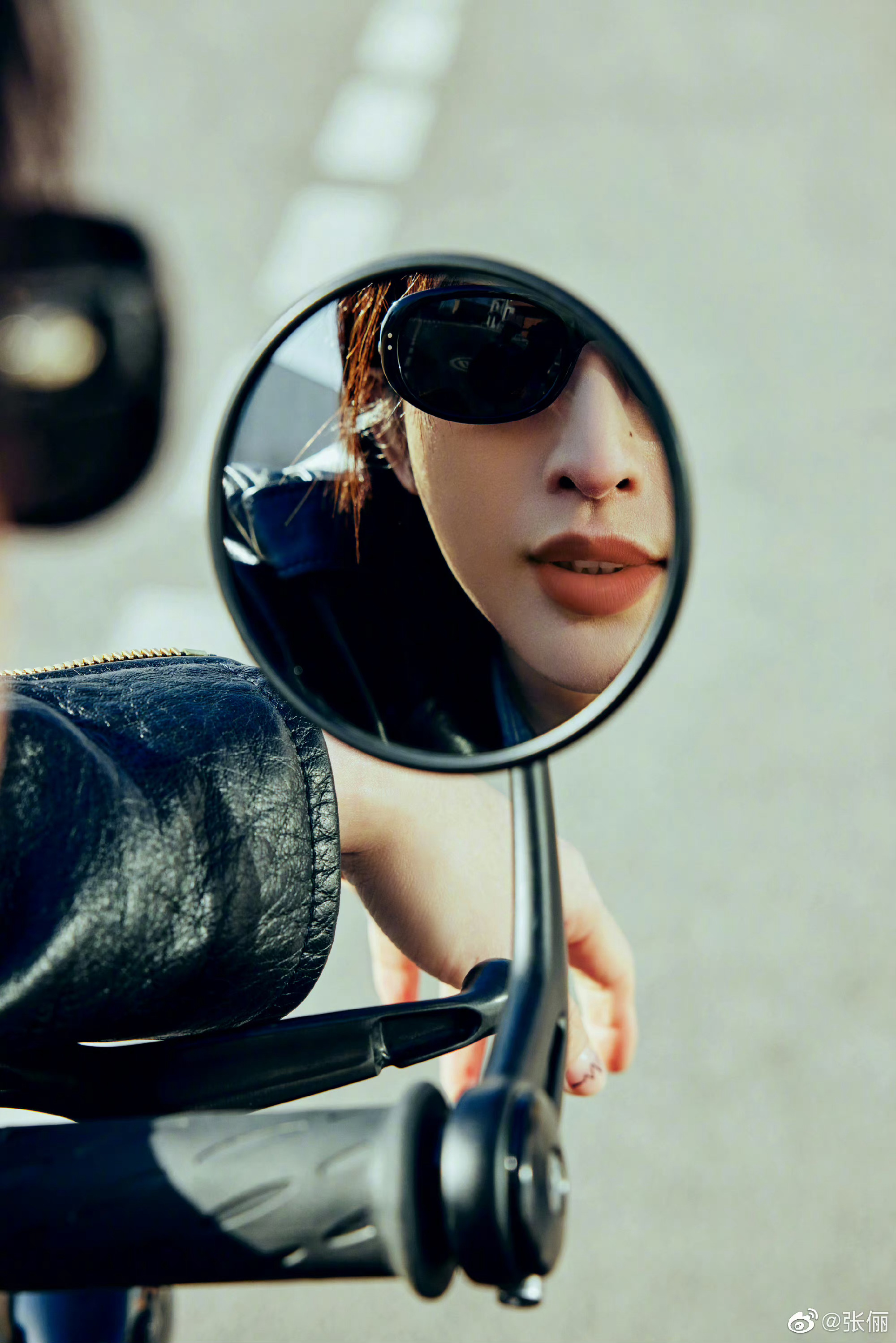 张俪晒短发骑摩托大片,好酷!|张俪|好酷|摩托_新浪新闻