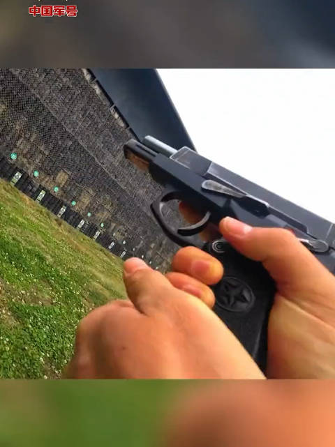 第一视角沉浸式手枪射击_新浪新闻