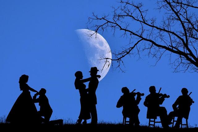 层次高的女人不会向外人炫耀这几样东西 追女孩不需要你证明什么