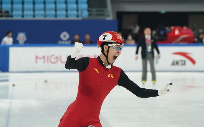 男子1500米，孙龙夺得冠军。新京报记者 王飞 摄