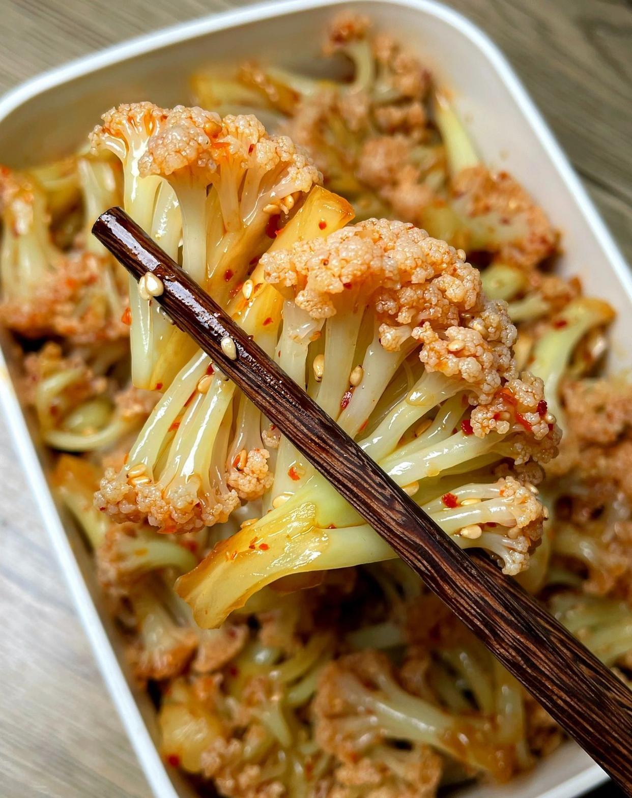 随手拌的凉拌花菜,嘎嘣脆的口感,酸辣的味道,真的是太好吃了!|花菜|凉