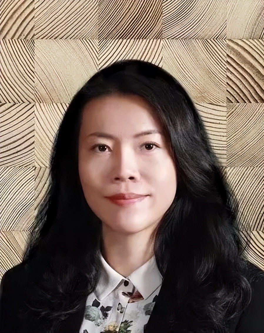广东女首富诞生了，等了十几年正式接班，父亲送给她上千亿资产|杨国强|杨惠妍|碧桂园_新浪新闻