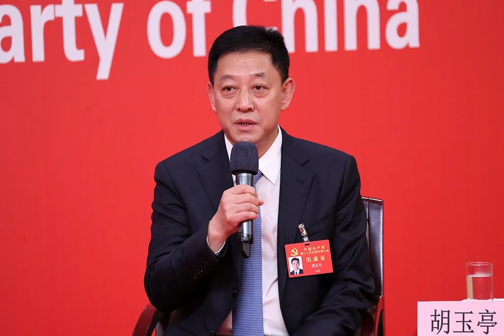 胡玉亭此前为辽宁省委副书记,大连市委书记,他是第二十届中央委员