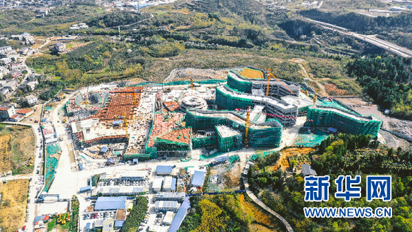 航拍云岩区人大附小项目建设工地。新华网发（龙见睿 摄）