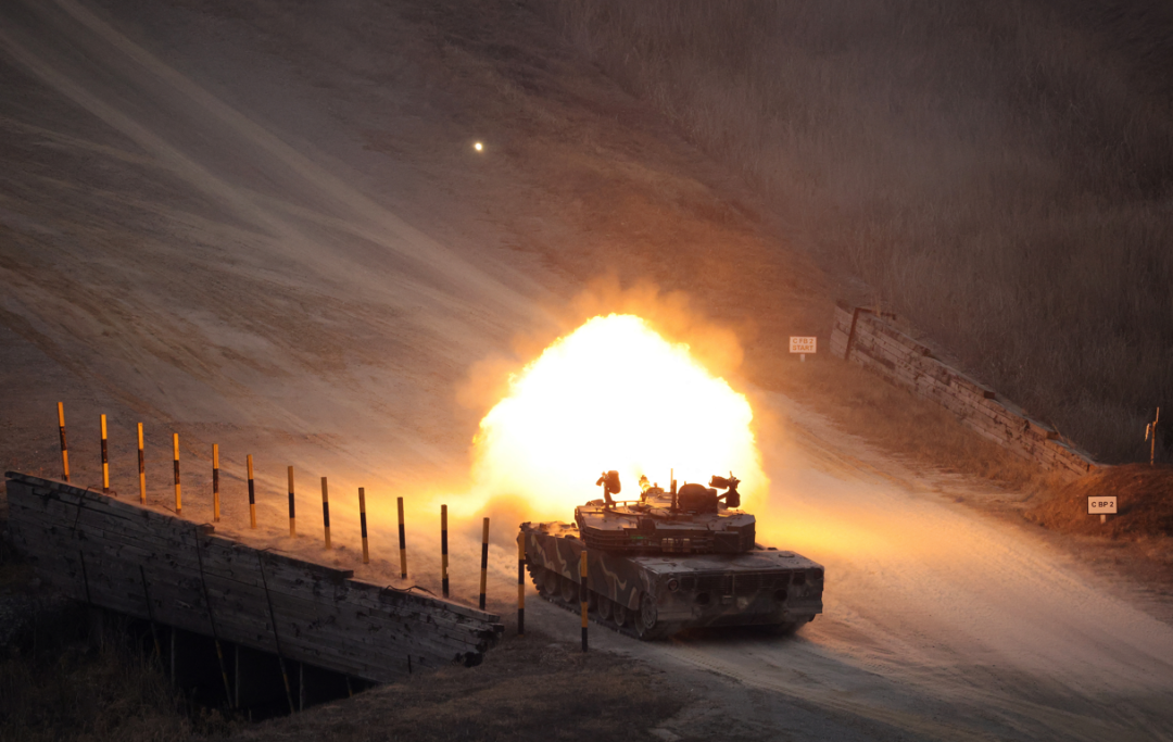 当地时间2023年3月22日，韩国抱川，韩美军队继续举行代号为“自由护盾”的大规模联合军事演习。图源：澎湃影像