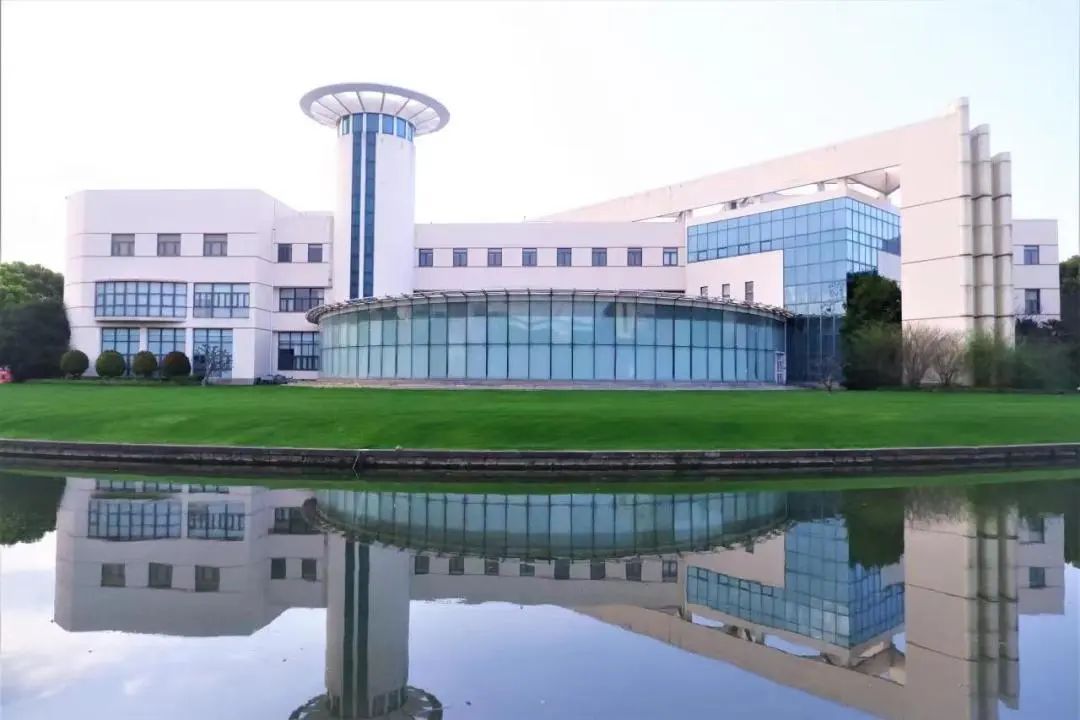 上海海关学院 @吕珊珊