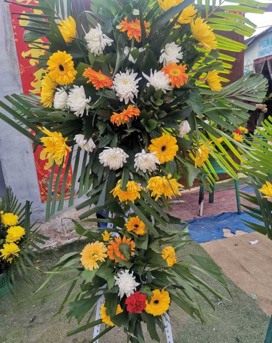 多部门多点位联合疏导交通当日7时许,华林山路口等待乘坐24路公交车