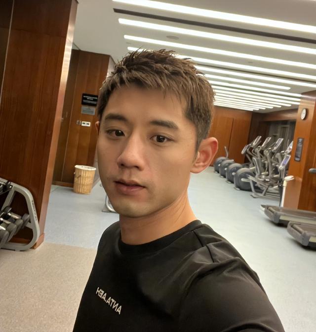 大瓜！李微敖再爆张继科猛料，500万借条冲上热搜第1，事情闹大了休闲区蓝鸢梦想 - Www.slyday.coM