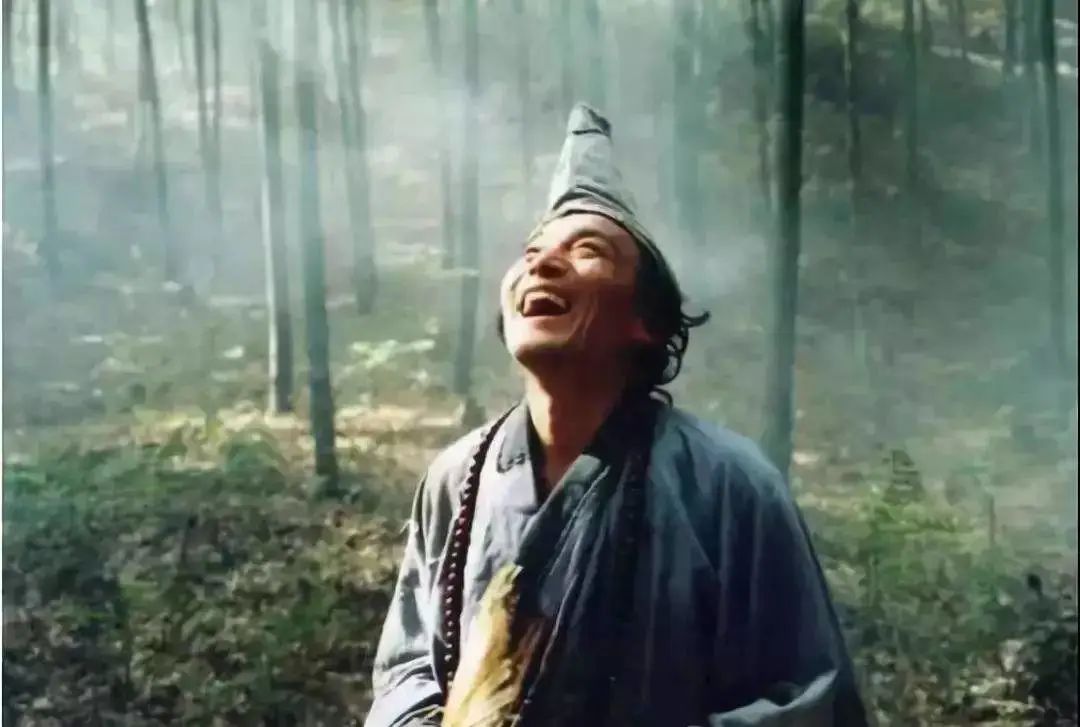 济公圆寂前留下一首禅诗，短短24字，人生真谛尽寓其中