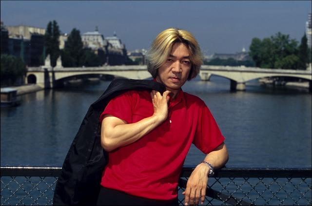 音乐家坂本龙一与日本艺术家高谷四郎在罗马当代艺术博物馆"digital