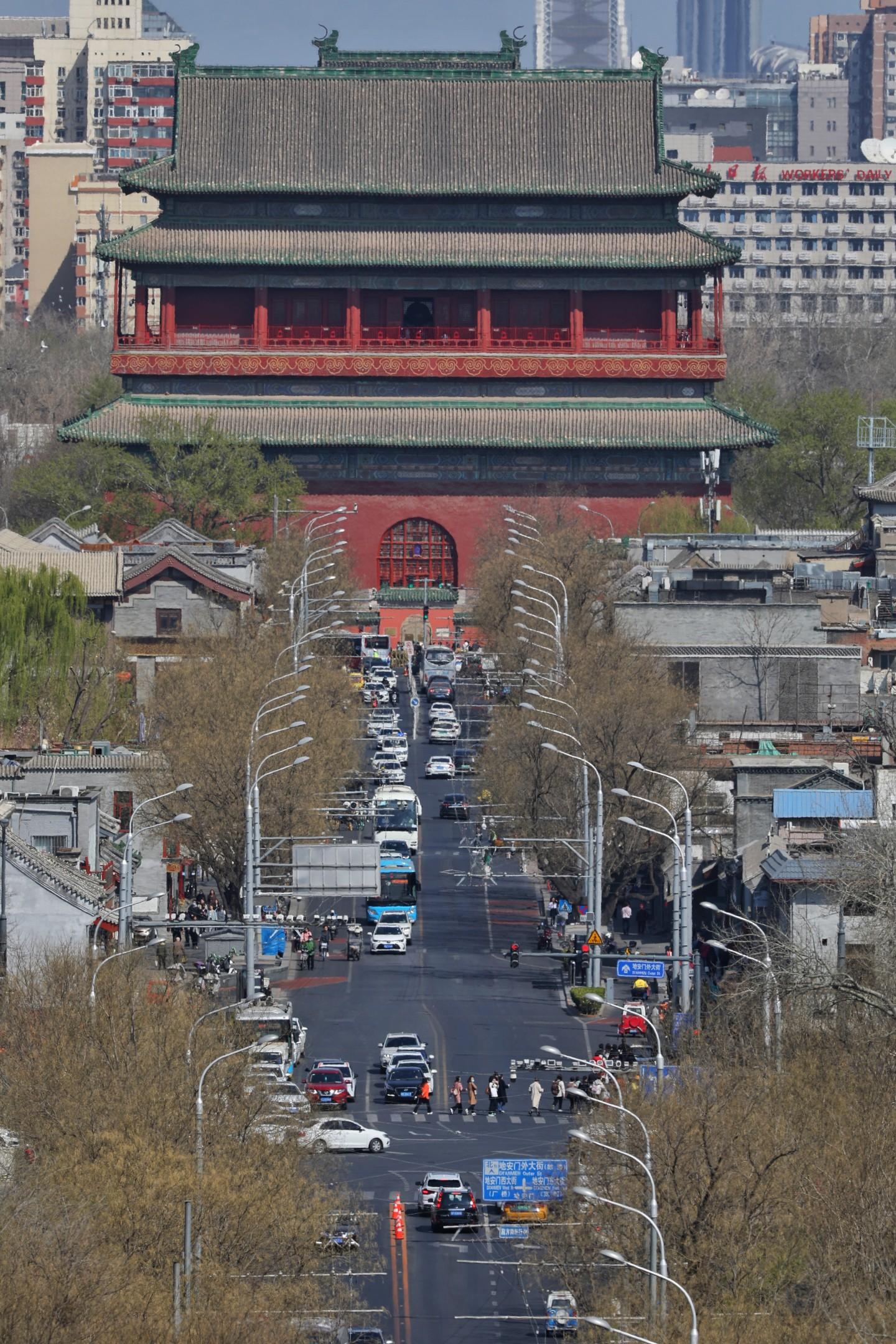 3月26日，景山公园，在万春亭眺望鼓楼全景。新京报记者 王飞 摄