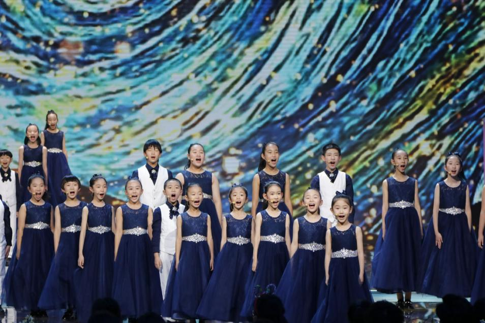 天使合唱团演唱的《光亮》