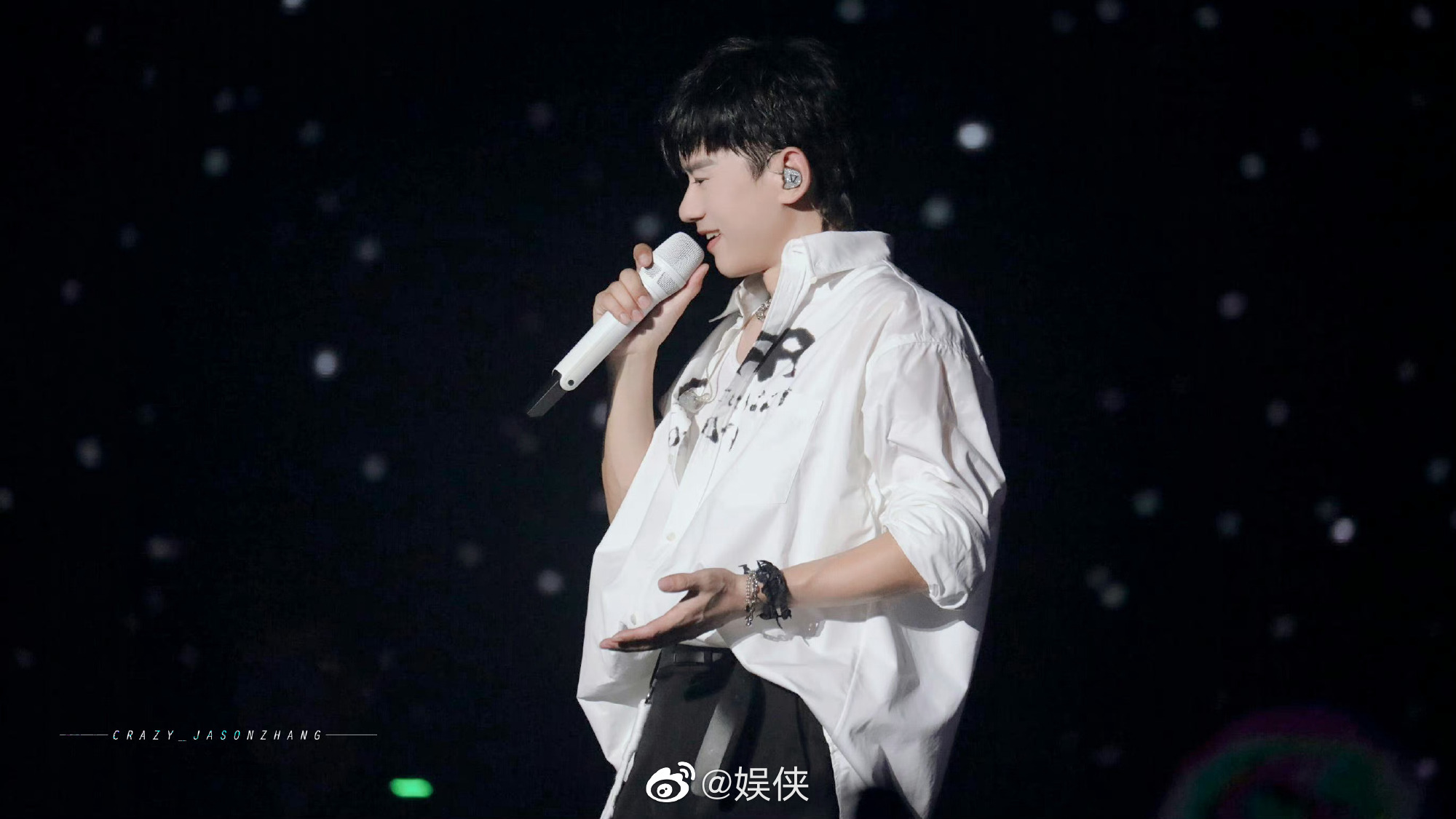 张杰的演唱会真的好精彩啊,隔着屏幕都能感受到的氛围|张杰|演唱会|氛围_新浪新闻