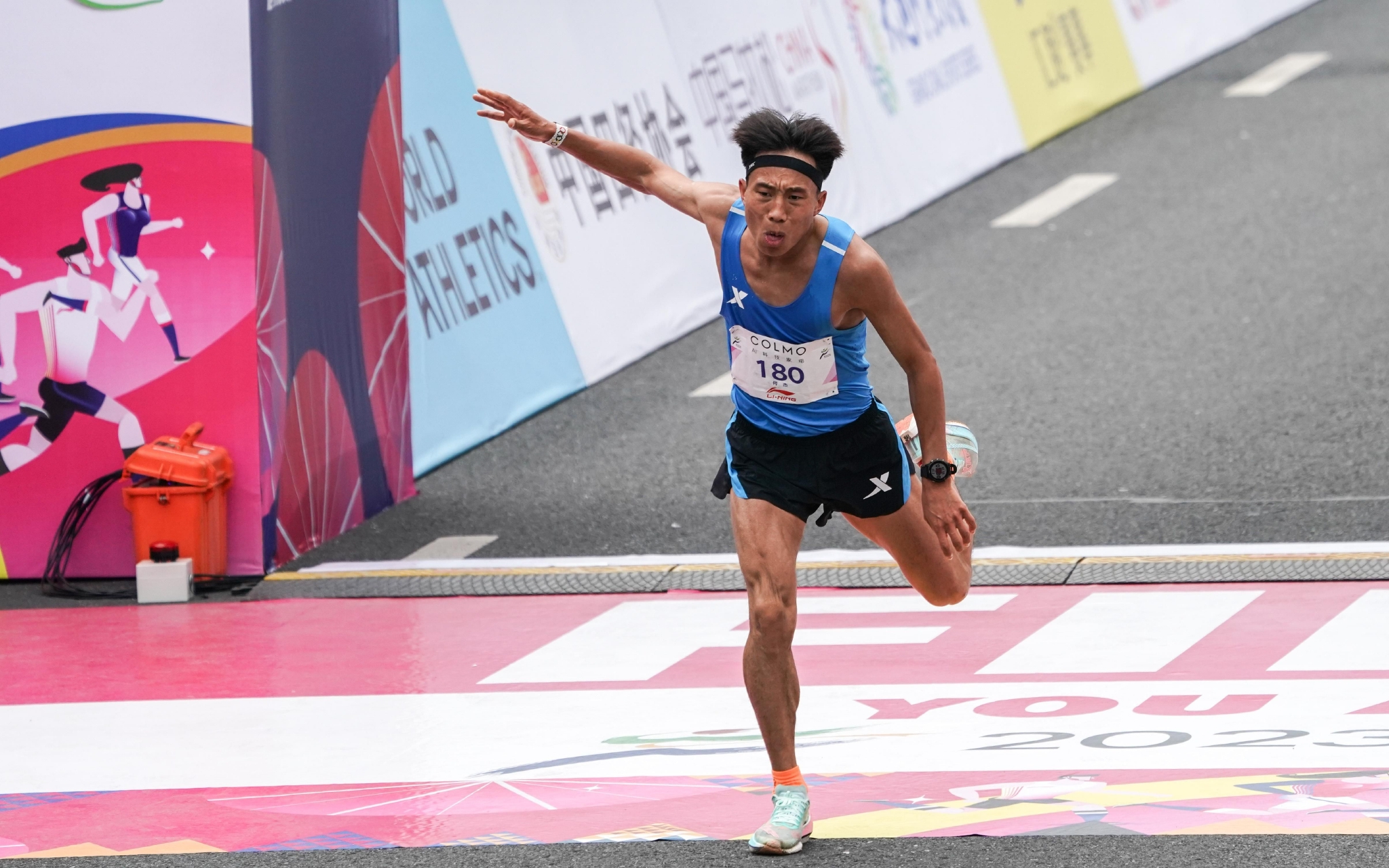 今年3月无锡马拉松,何杰将全国纪录提高了45秒.&nbsp; 图/新华社