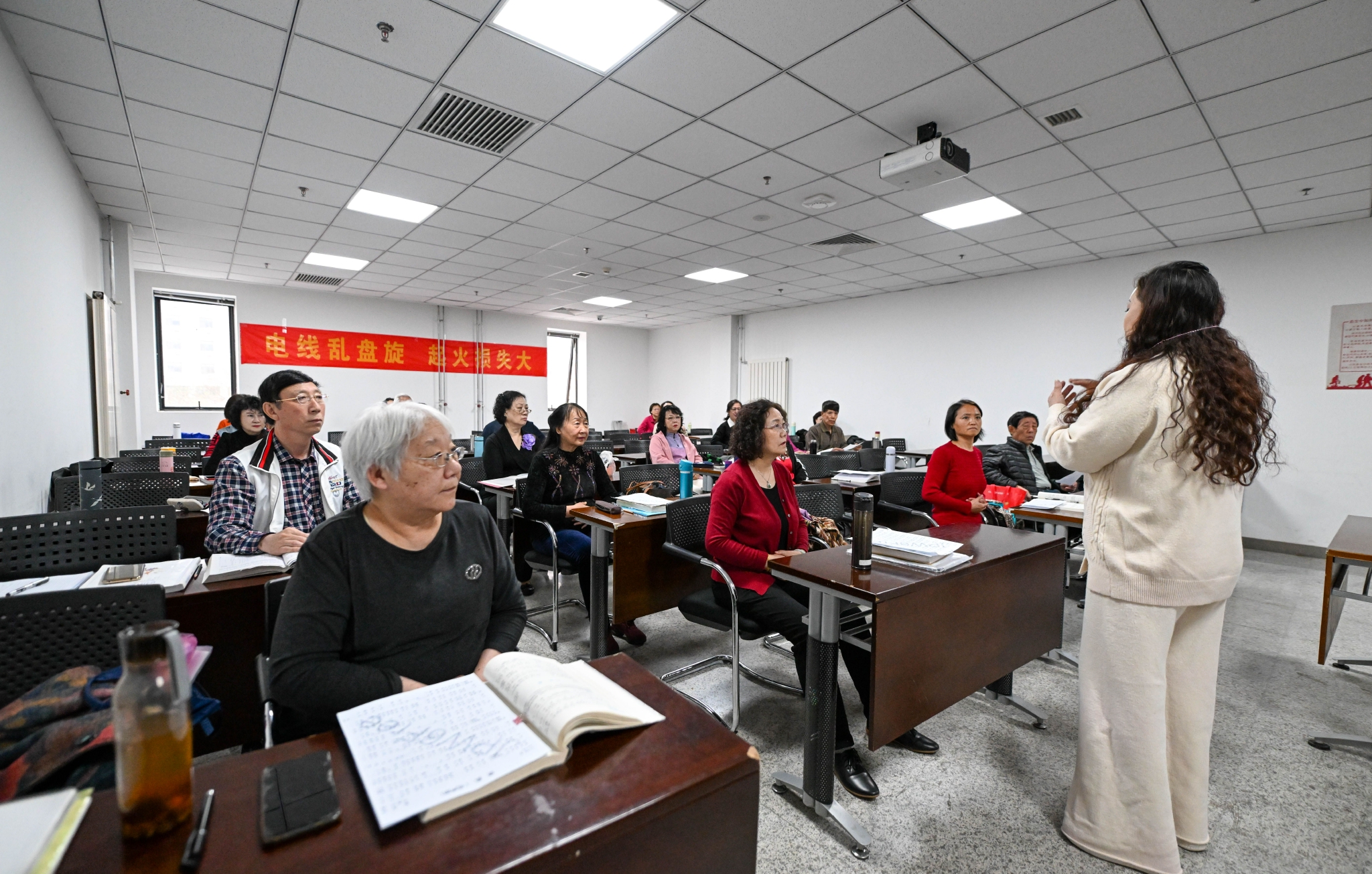 社区老年大学让"夕阳红"更灿烂|天津市|新华社_新浪新闻