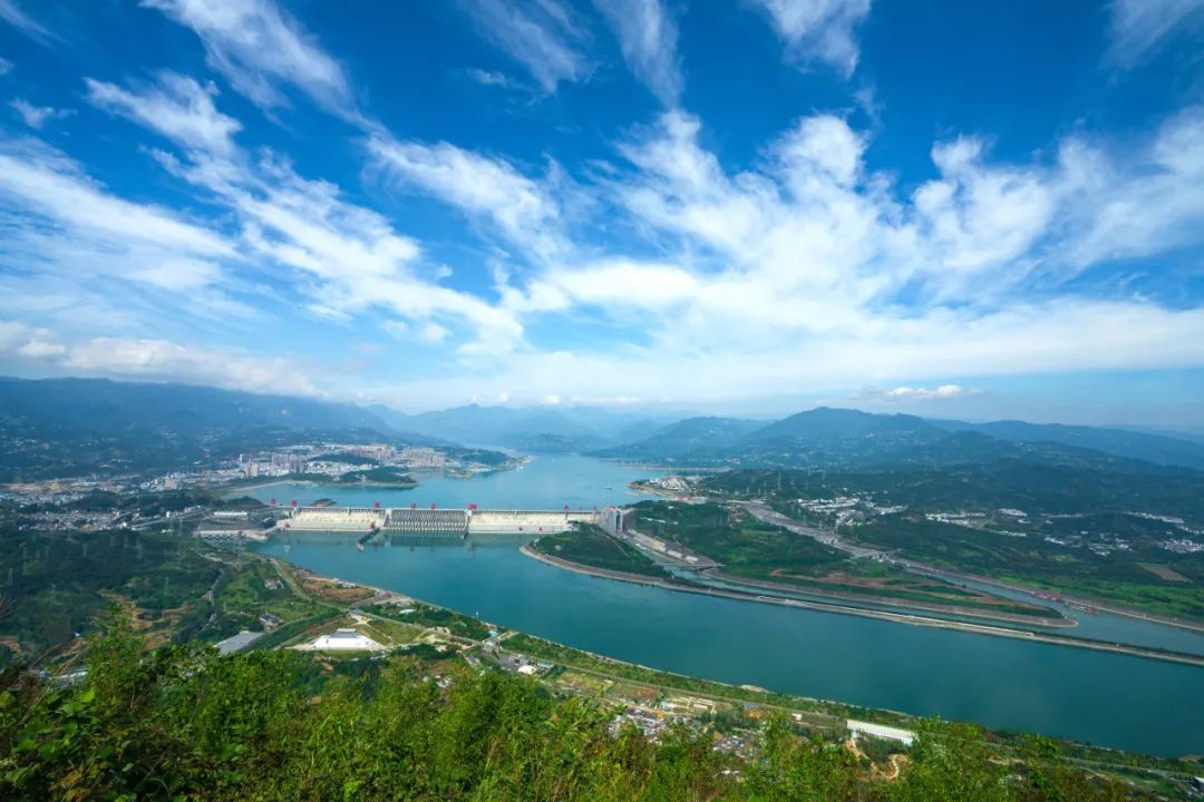 三峡工程全景 摄影:汤伟