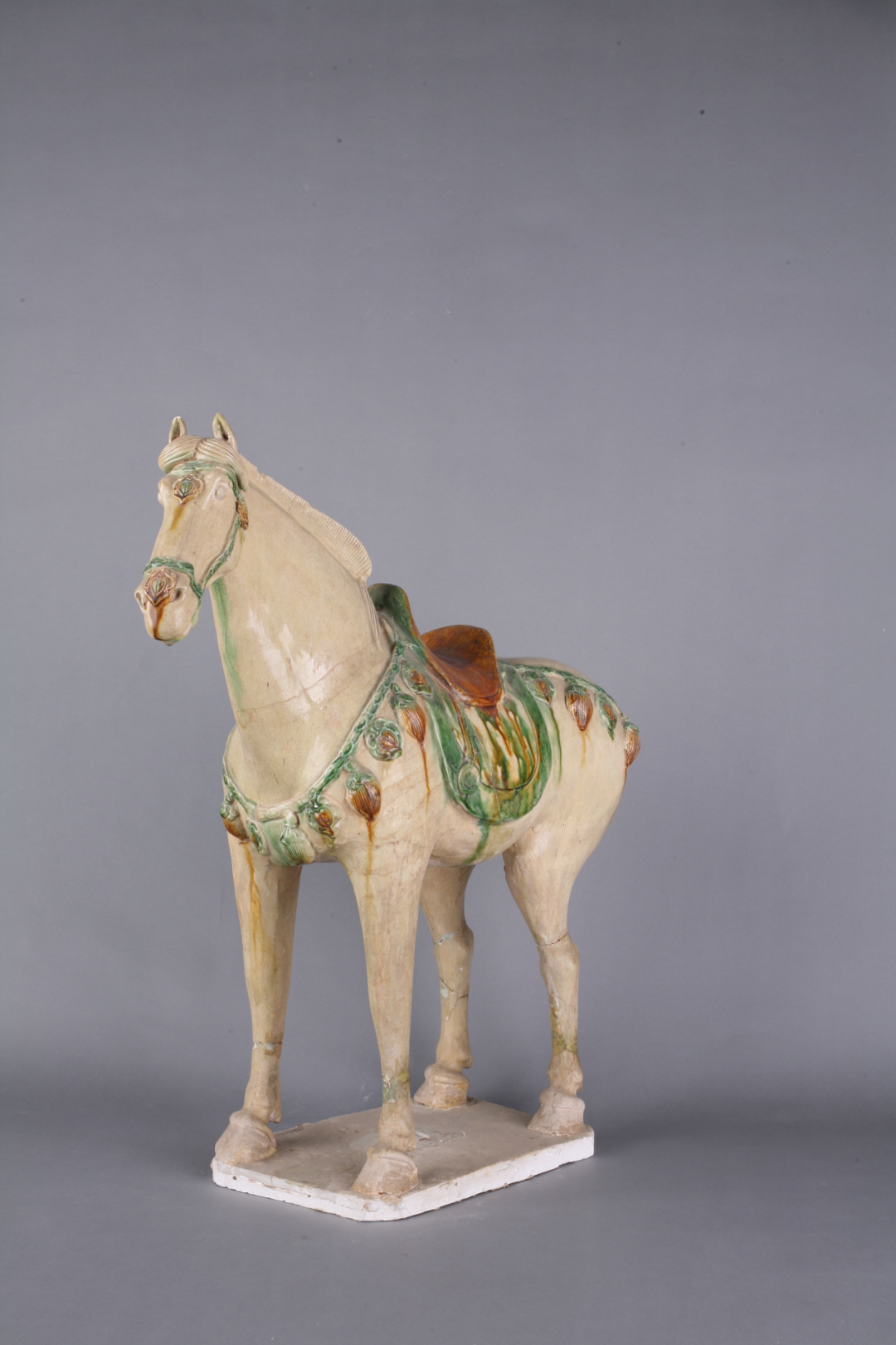 三彩马&nbsp;长65厘米,宽60厘米,高78厘米&nbsp;昭陵李贞墓出土&nbsp