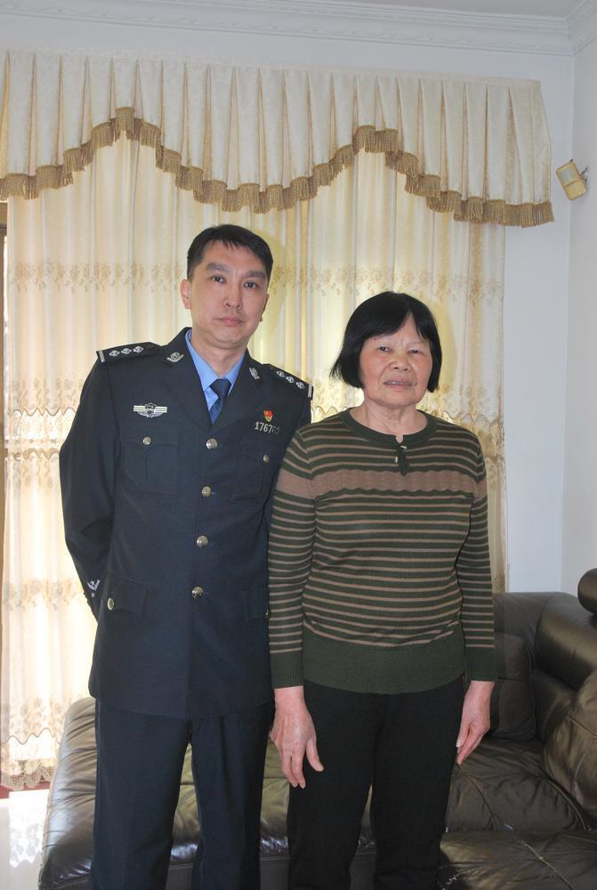 钟文宇与母亲吴秋香全家一起吃团圆饭成为她最大的心愿儿子成家后