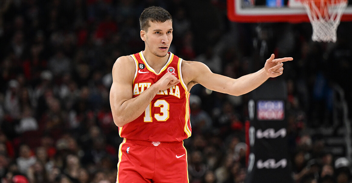 此役,老鹰后卫博格丹-博格达诺维奇出场33分钟,15投9中三分10中5,罚球