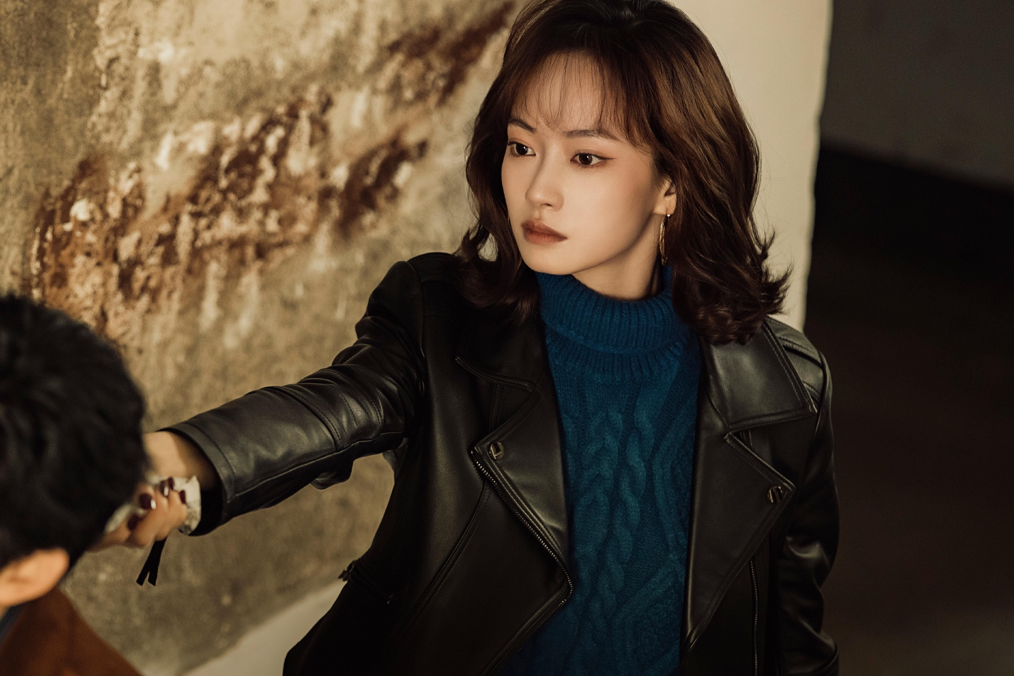 《他是谁》收官,陈雨锶凭"不怵"拿下聂小雨|演员新势力_新浪新闻