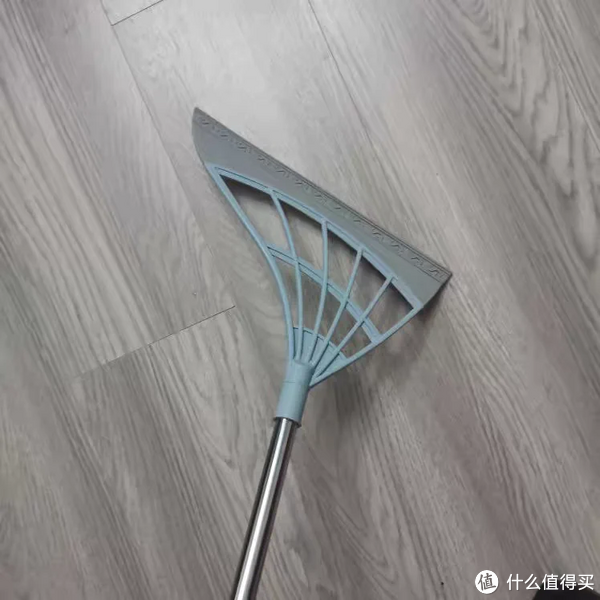 ATLAS彗星已碎裂，天鹅彗星突现南天区，它也会撞...