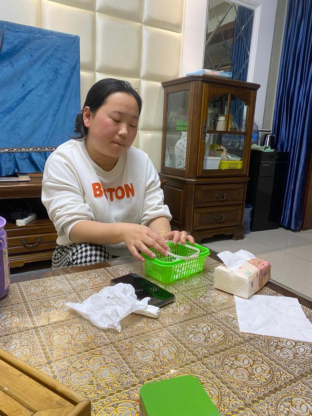 抱养25年后养父母起诉养子补偿，法院判赔27万