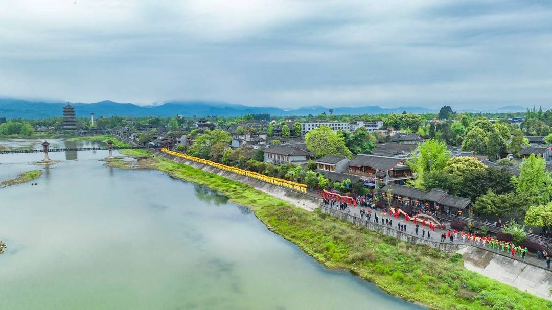 金牛闹春兔灯巡游 成都崇州元通古镇再现"川西坝子第一盛会"|成都市